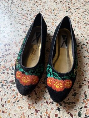 Mootsies Tootsies Black Flats with Embroidered Orange Pumpkin Motif